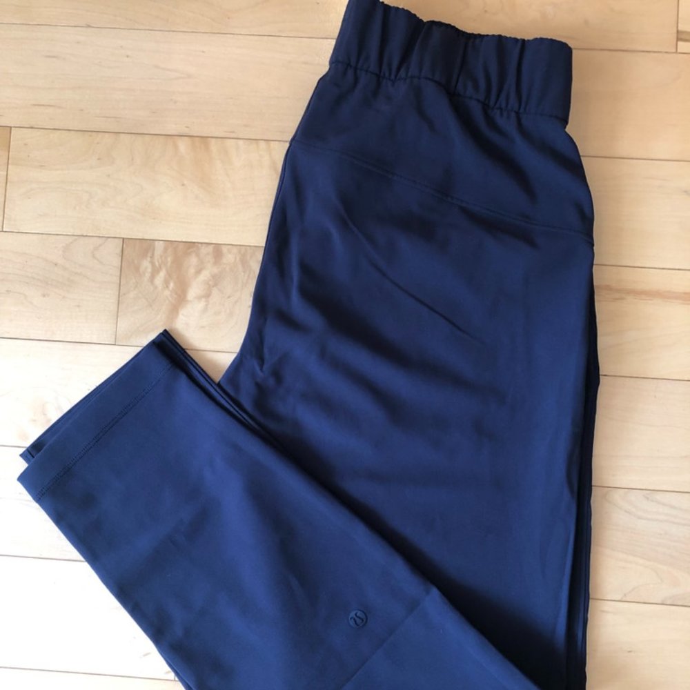 Lululemon Sz 4 On the Fly pants